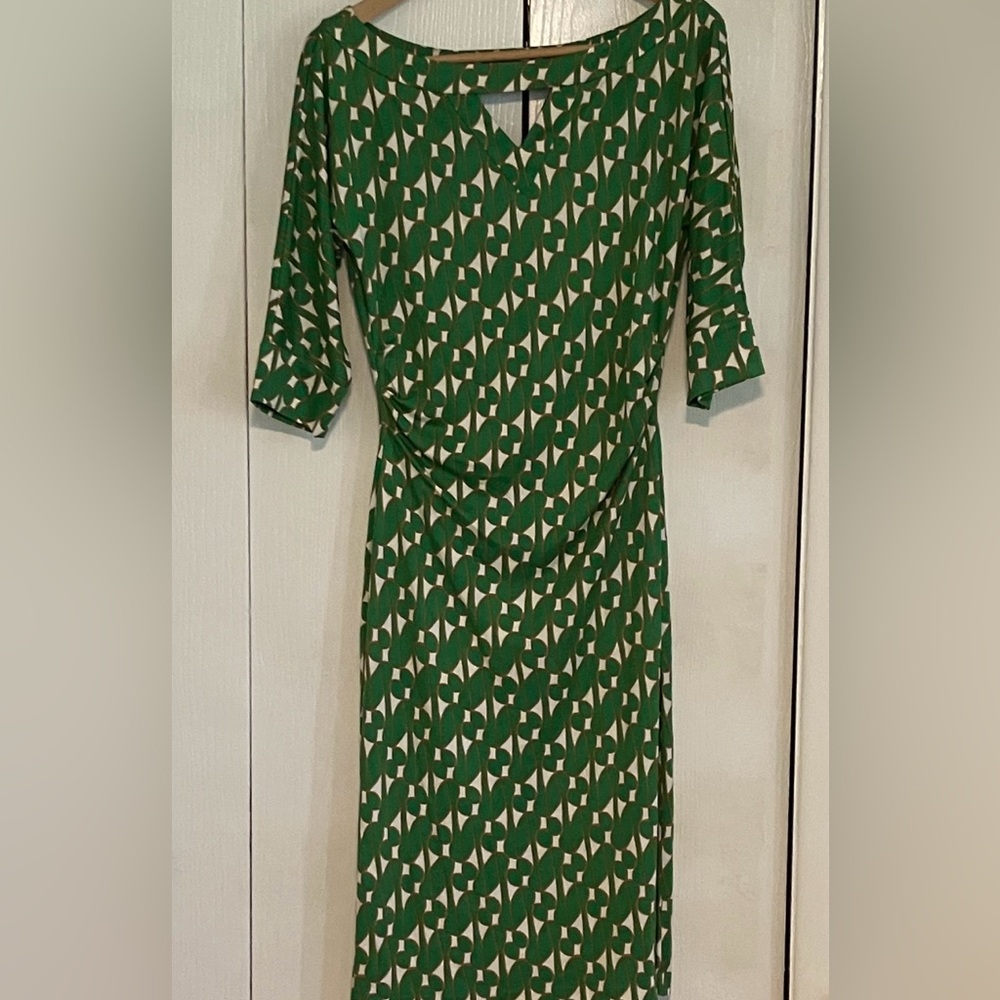 Diane Von Furstenburg Hartly Silk Dress Green Print Ruched Sides Size 8 Women’s